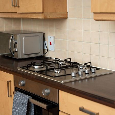 Luxury 2 Bed Apartment - Near Heathrow, Legoland, Windsor Slough Eksteriør billede