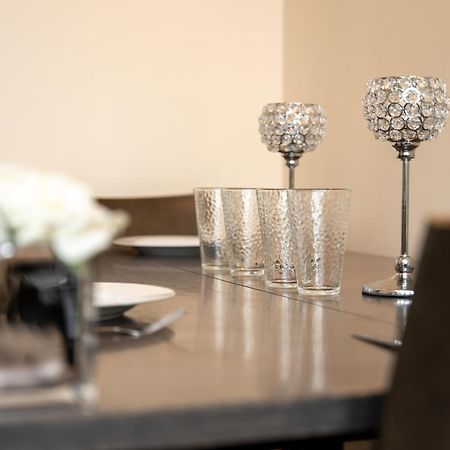 Luxury 2 Bed Apartment - Near Heathrow, Legoland, Windsor Slough Eksteriør billede