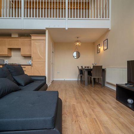 Luxury 2 Bed Apartment - Near Heathrow, Legoland, Windsor Slough Eksteriør billede