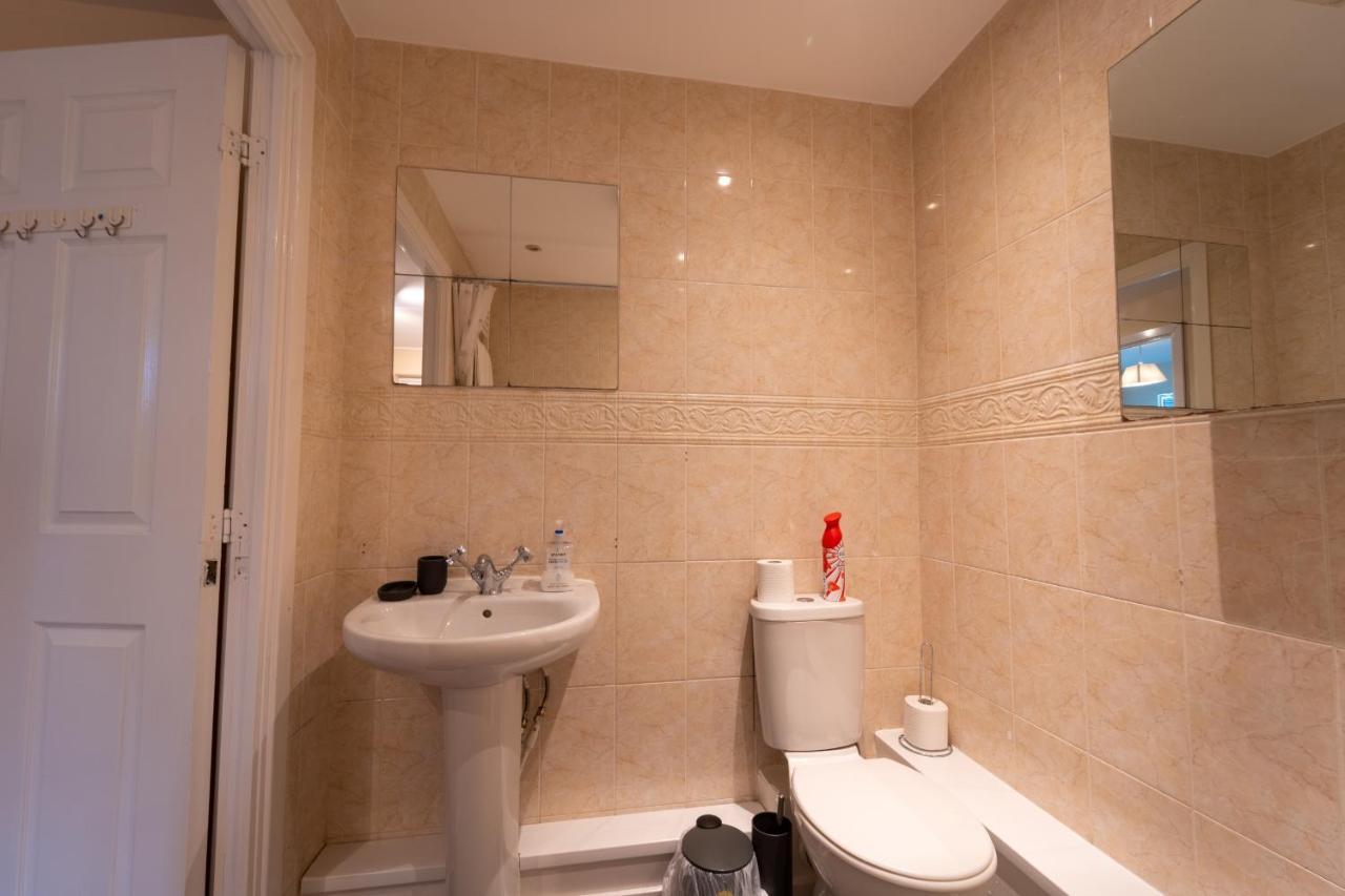 Luxury 2 Bed Apartment - Near Heathrow, Legoland, Windsor Slough Eksteriør billede