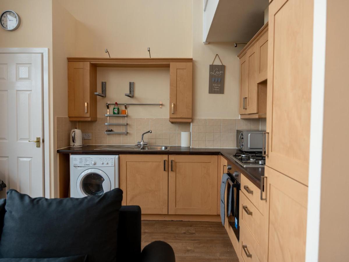 Luxury 2 Bed Apartment - Near Heathrow, Legoland, Windsor Slough Eksteriør billede