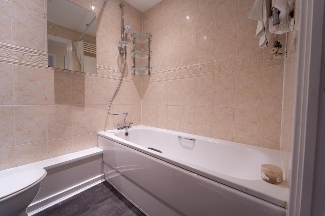 Luxury 2 Bed Apartment - Near Heathrow, Legoland, Windsor Slough Eksteriør billede
