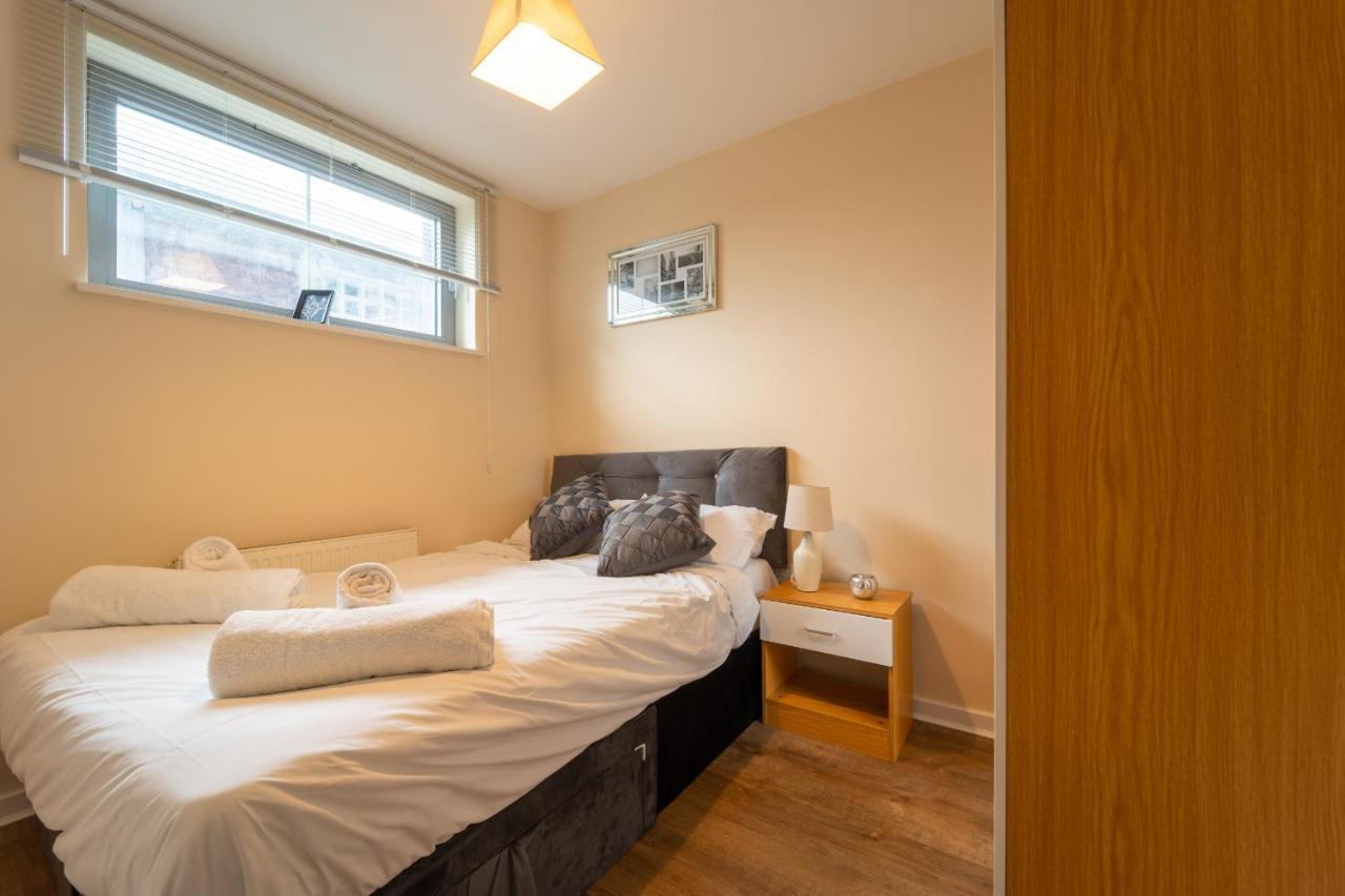 Luxury 2 Bed Apartment - Near Heathrow, Legoland, Windsor Slough Eksteriør billede