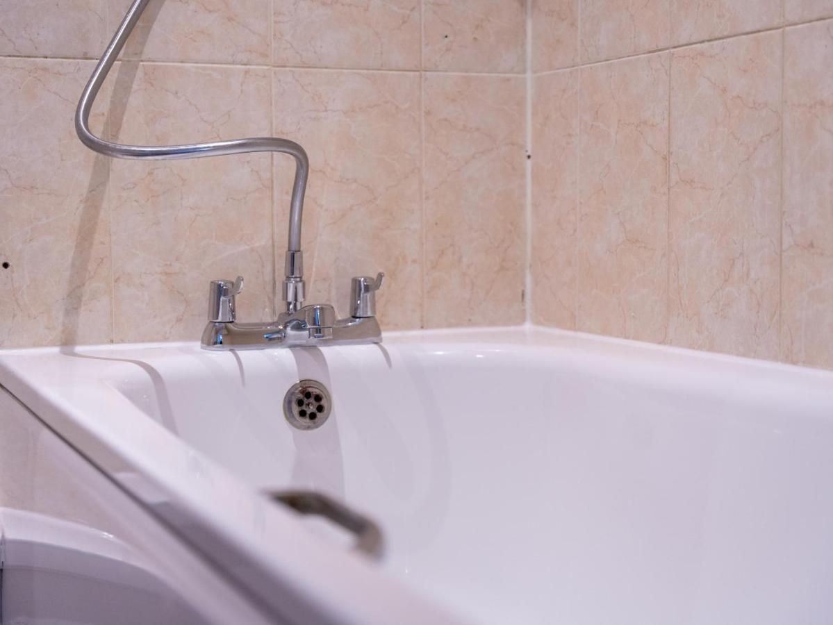Luxury 2 Bed Apartment - Near Heathrow, Legoland, Windsor Slough Eksteriør billede