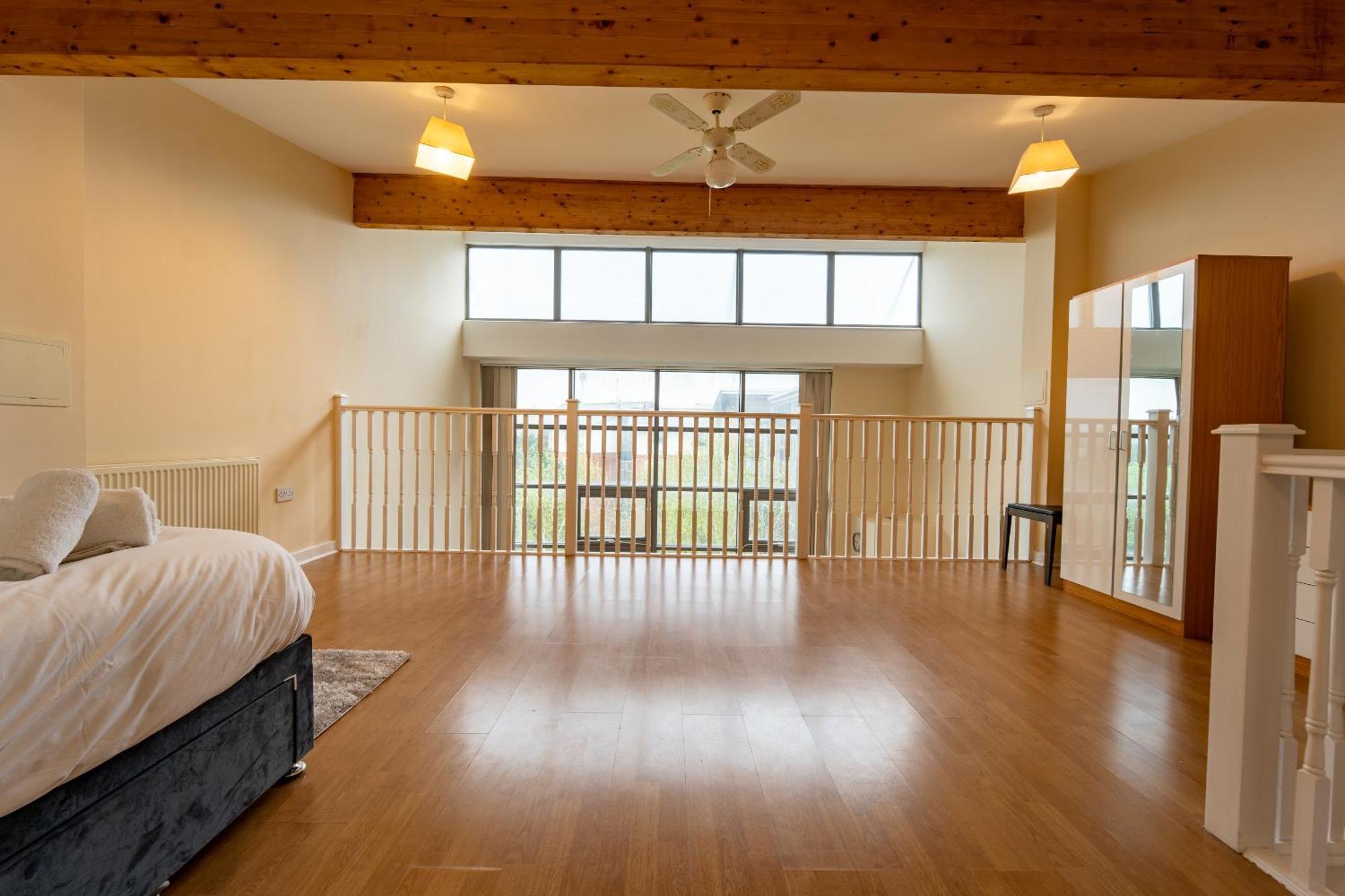 Luxury 2 Bed Apartment - Near Heathrow, Legoland, Windsor Slough Eksteriør billede