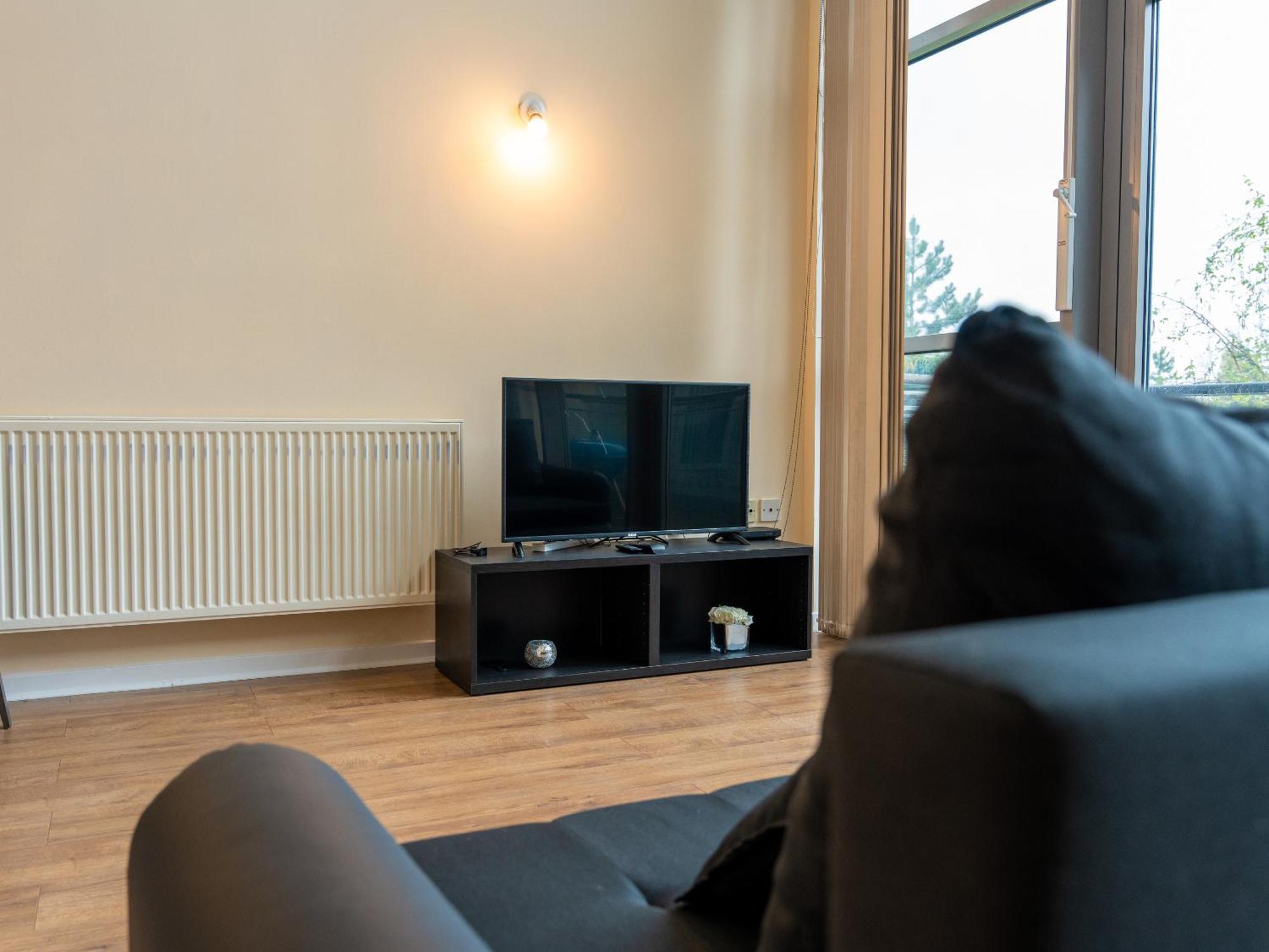 Luxury 2 Bed Apartment - Near Heathrow, Legoland, Windsor Slough Eksteriør billede