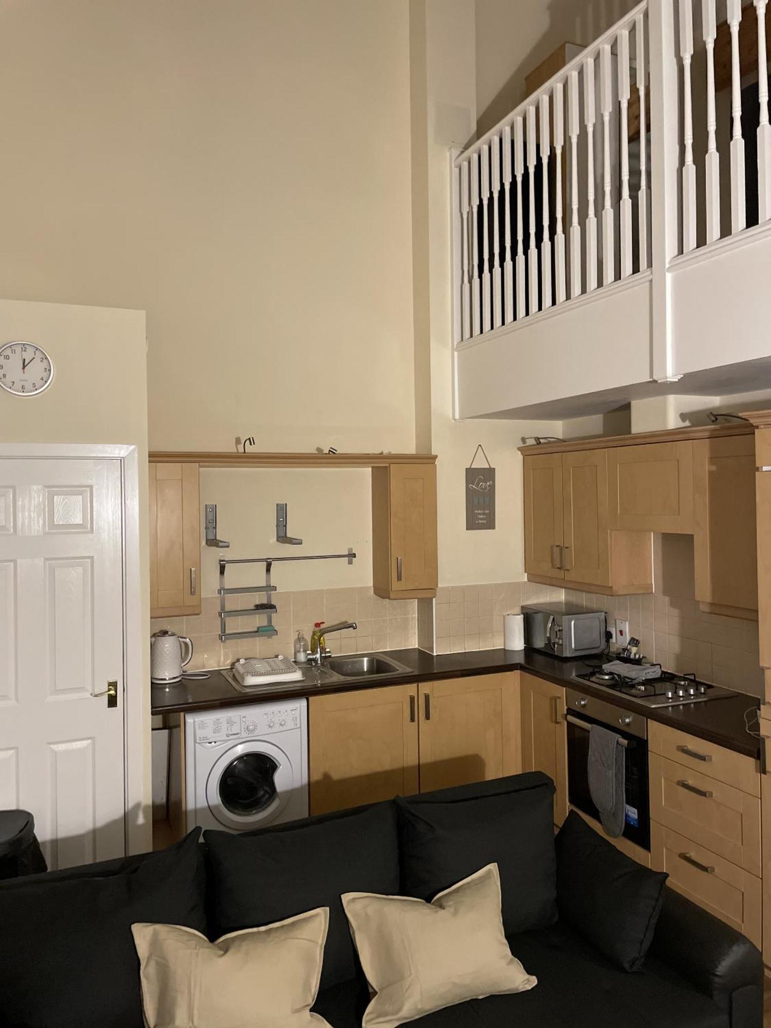 Luxury 2 Bed Apartment - Near Heathrow, Legoland, Windsor Slough Eksteriør billede