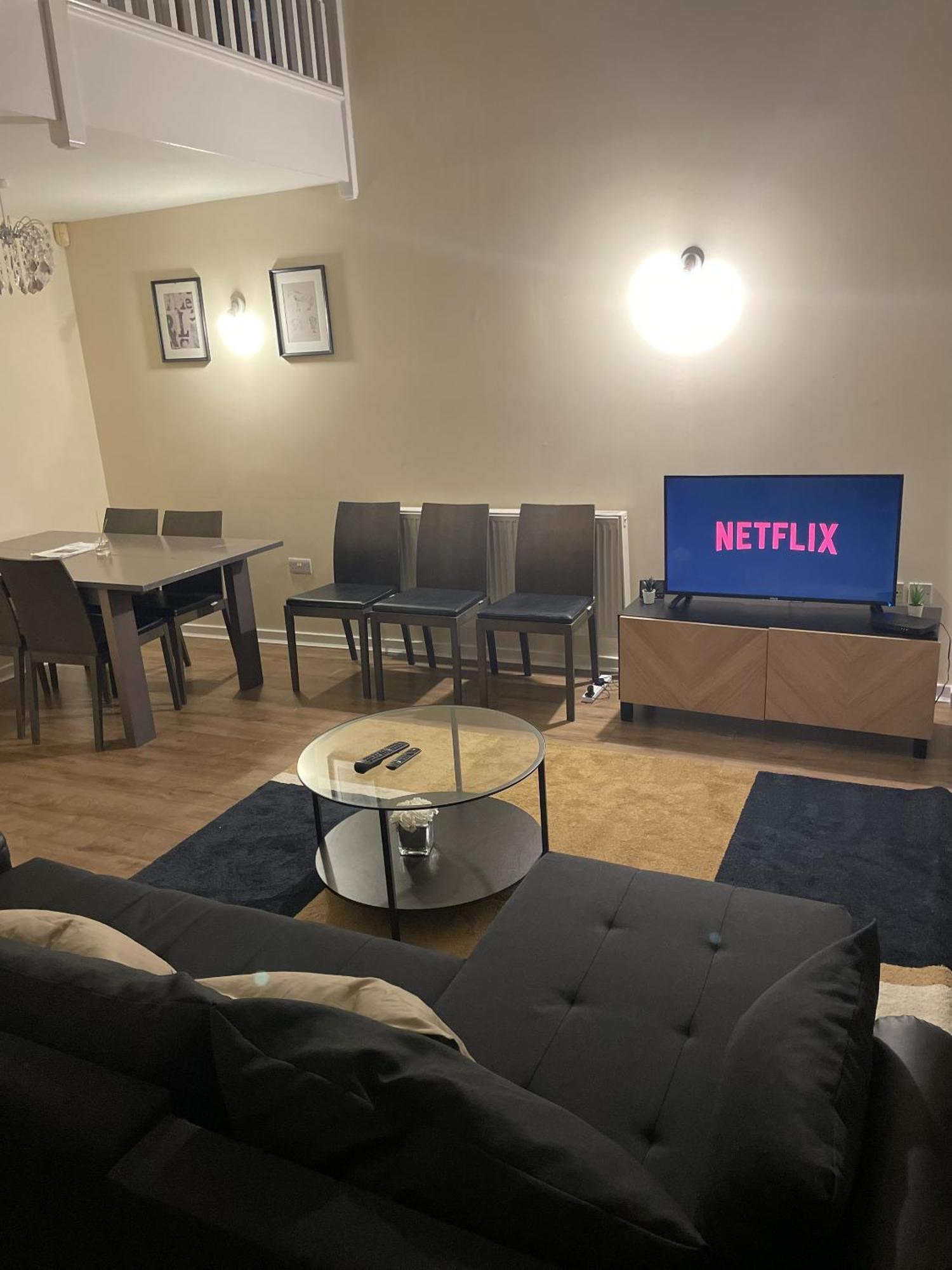 Luxury 2 Bed Apartment - Near Heathrow, Legoland, Windsor Slough Eksteriør billede
