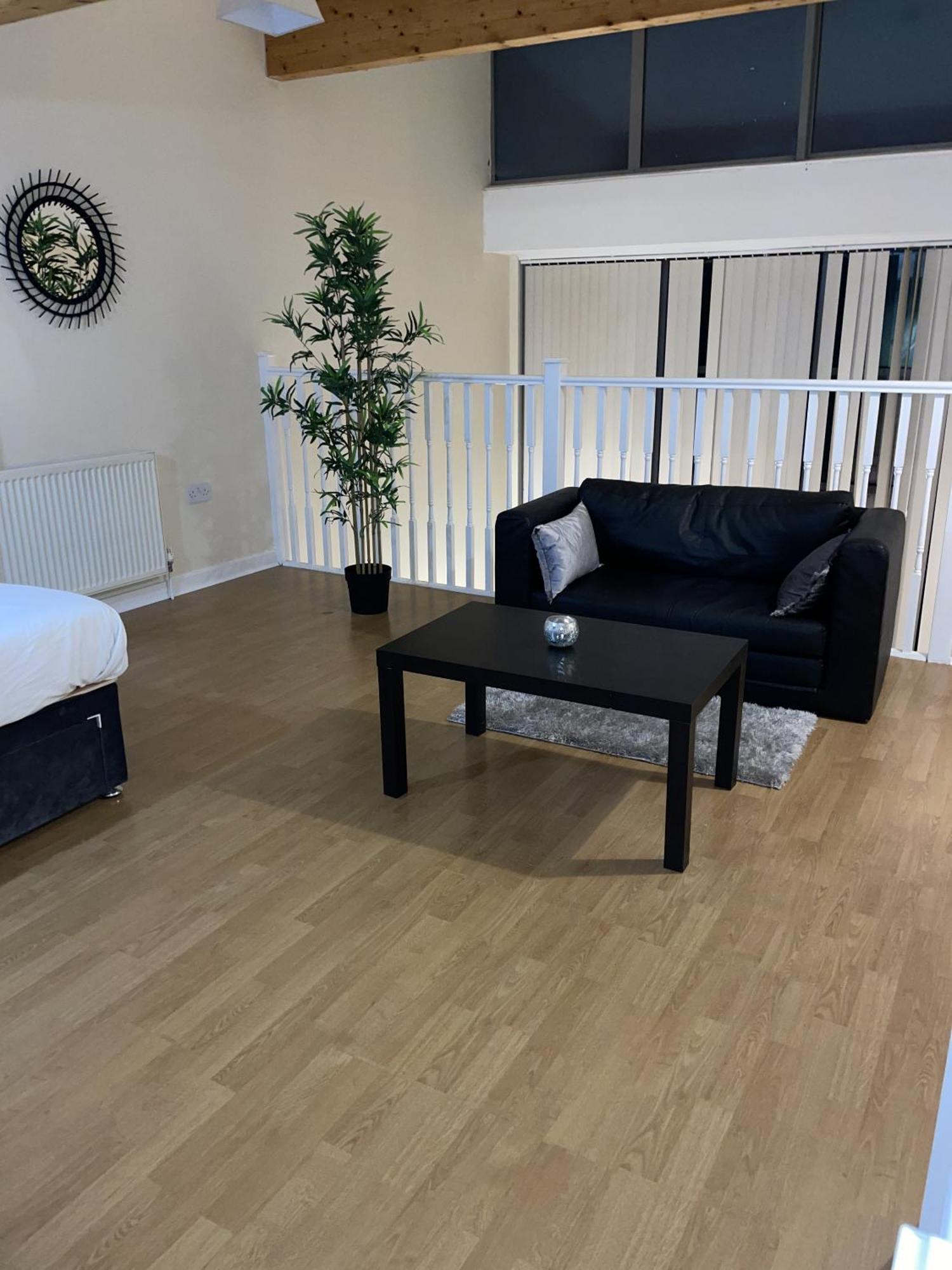 Luxury 2 Bed Apartment - Near Heathrow, Legoland, Windsor Slough Eksteriør billede